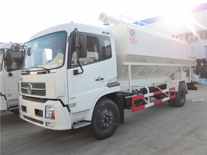 散裝<a href=http://www.75419.cn/siliaoche/ target=_blank class=infotextkey>飼料車</a>圖片展示