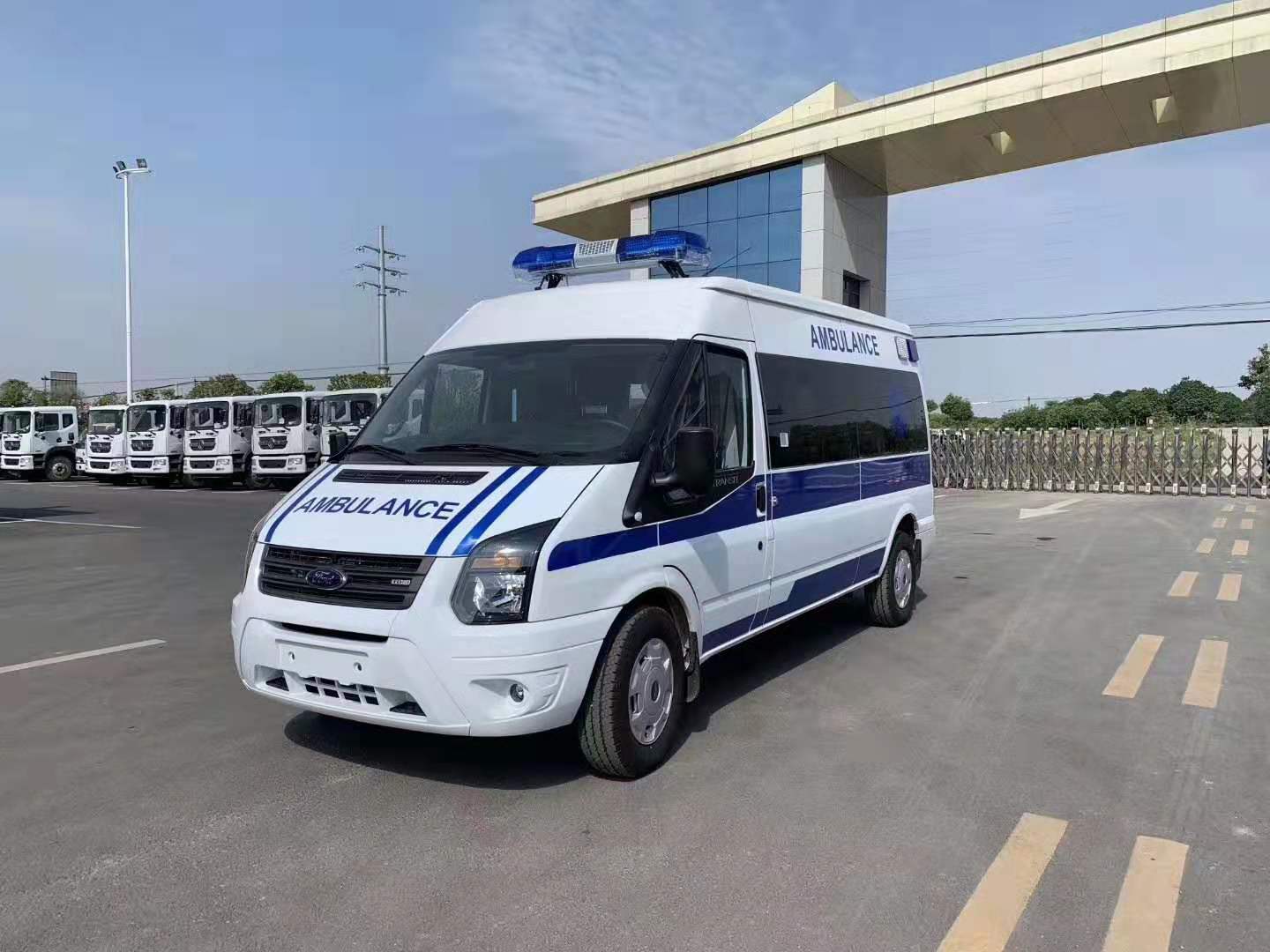 福特新世代V348救護(hù)車(長(zhǎng)軸中頂)