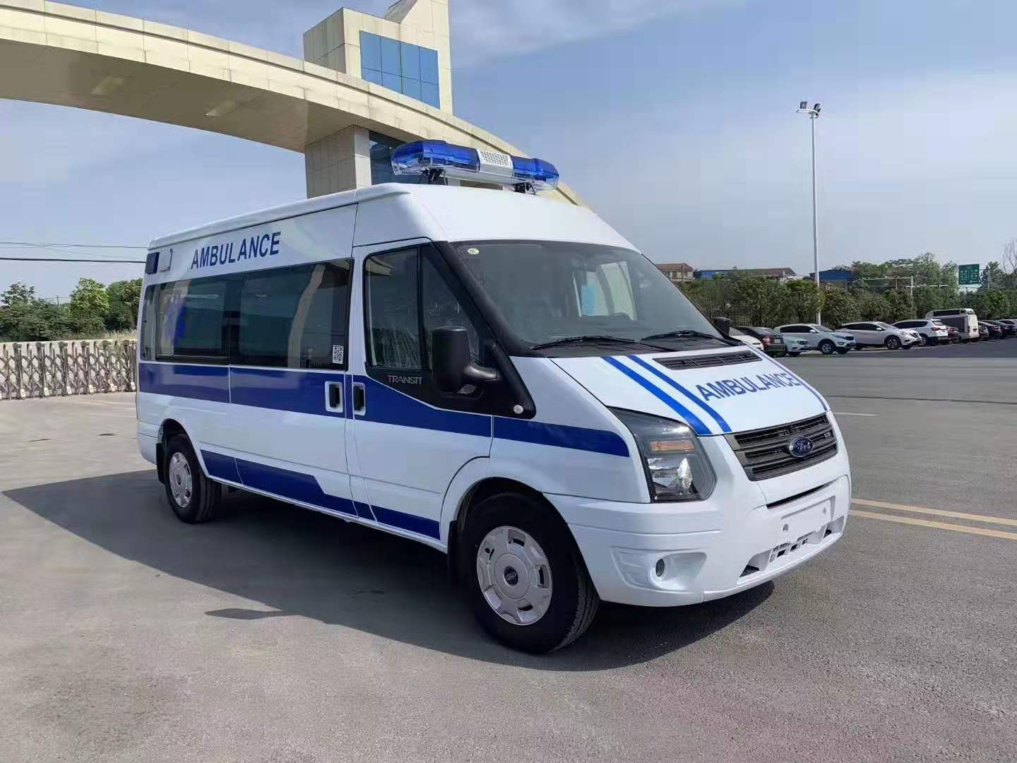 福特新世代V348救護(hù)車(長(zhǎng)軸中頂)