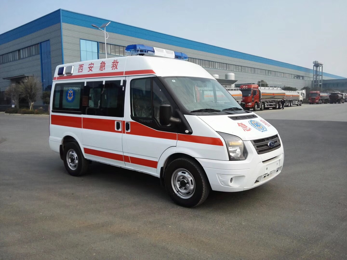 福特V348救護(hù)車(短軸中頂)