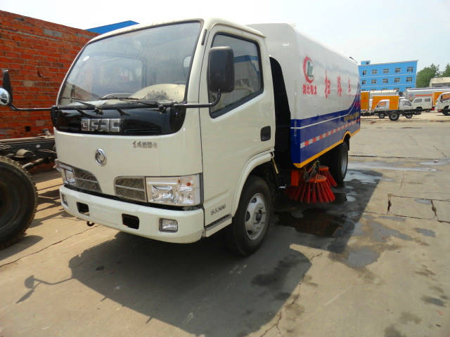  東風(fēng)福瑞卡道路清掃車（<a href=http://www.75419.cn/saoluche/ target=_blank class=infotextkey>掃路車</a>）