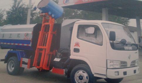 掛桶<a href=http://www.75419.cn/ljc target=_blank class=infotextkey>垃圾車</a>裝卸垃圾桶圖片
