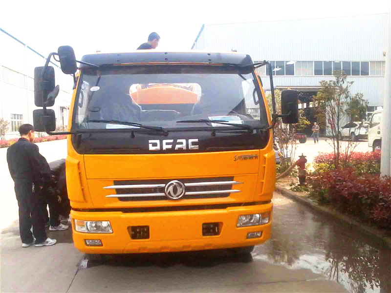 高壓清洗<a href=http://www.75419.cn/xifenche/ target=_blank class=infotextkey>吸糞車(chē)</a>正面圖